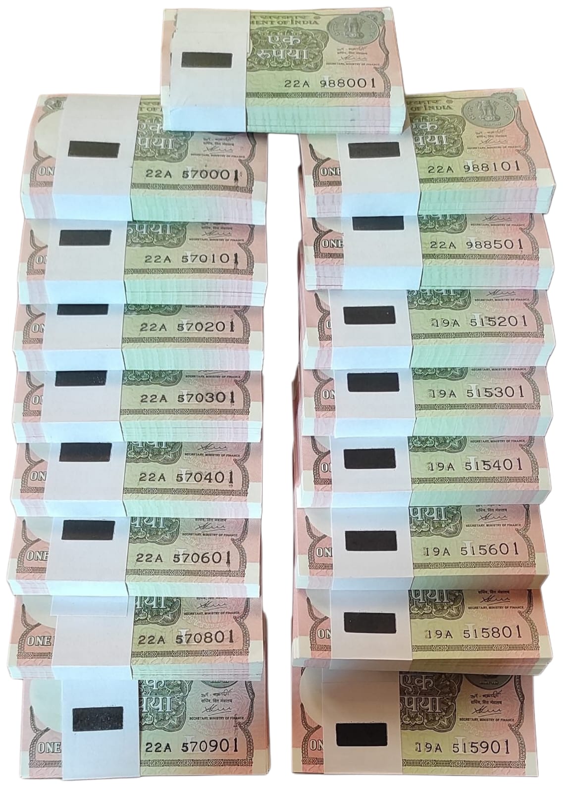 Uncirculated 1 Indian Banknote Bundles – Consecutive Serial Numbers (Rare Collection) each packet price 1900